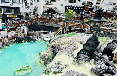 新宿から草津温泉 バス：都市の喧騒から温泉の癒しへ